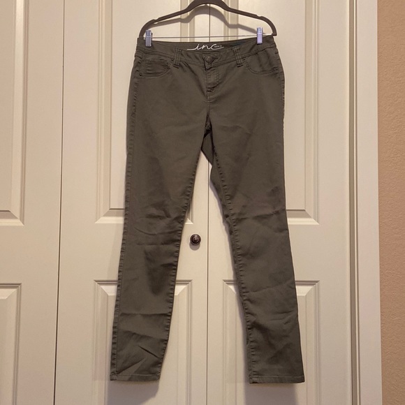 Green inc pants, Jean-like look and fit - Picture 1 of 3